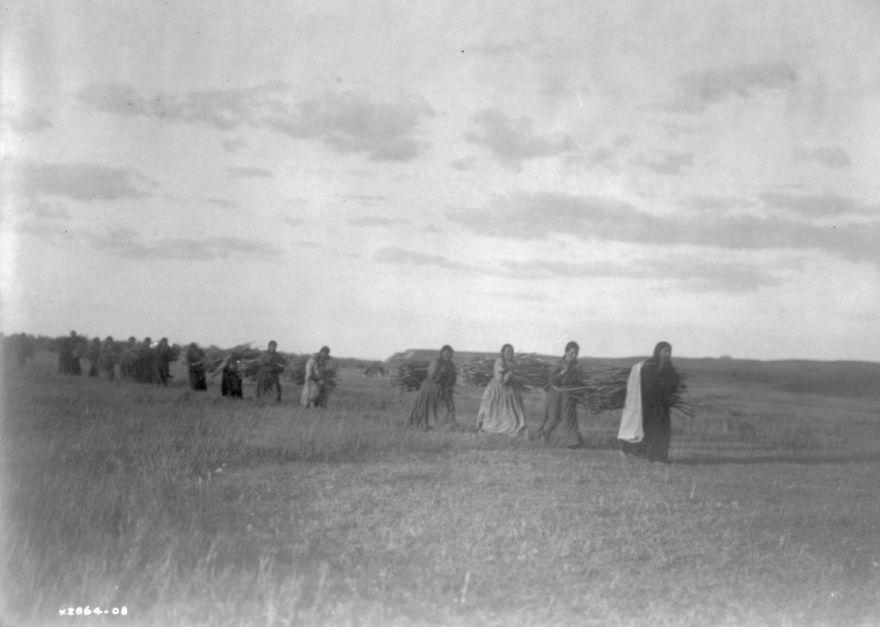 Rare 1900s Photos Capture How Native Americans Lived 100 Years Ago Rare 1900s Photos Capture How Native Americans Lived 100 Years Ago