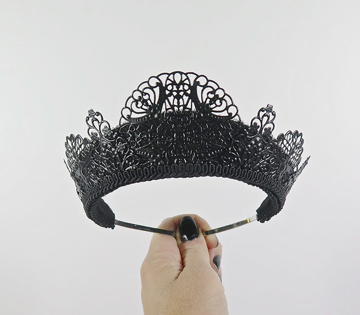 Handmade Crystal-Studded Crowns Are An Actual Thing Handmade Crystal-Studded Crowns Are An Actual Thing