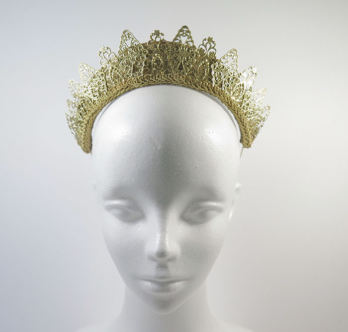 Handmade Crystal-Studded Crowns Are An Actual Thing Handmade Crystal-Studded Crowns Are An Actual Thing