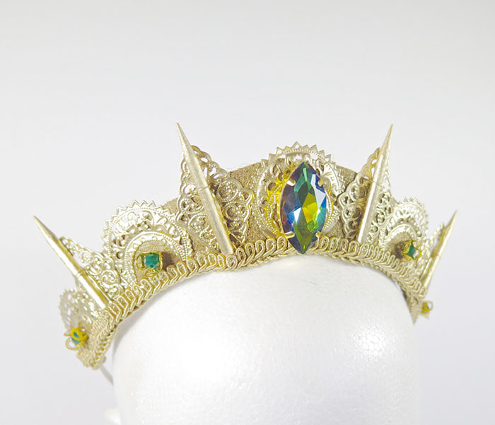 Handmade Crystal-Studded Crowns Are An Actual Thing Handmade Crystal-Studded Crowns Are An Actual Thing