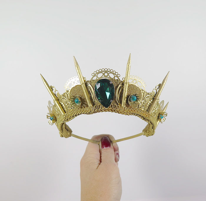 Handmade Crystal-Studded Crowns Are An Actual Thing Handmade Crystal-Studded Crowns Are An Actual Thing