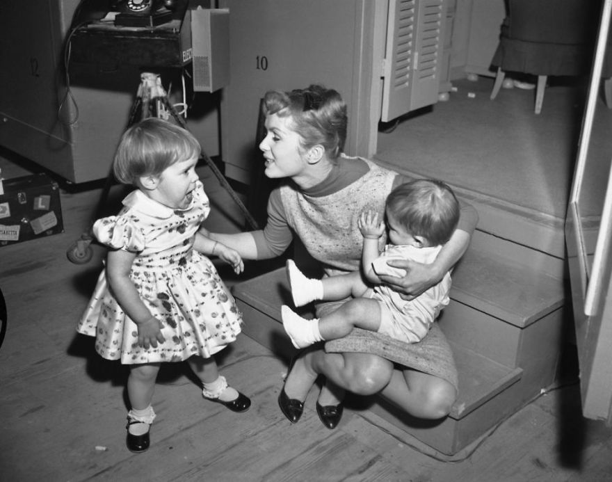 Carrie Fisher & Debbie Reynolds Growing Up Together In 31 Touching Vintage Photos Carrie Fisher & Debbie Reynolds Growing Up Together In 31 Touching Vintage Photos