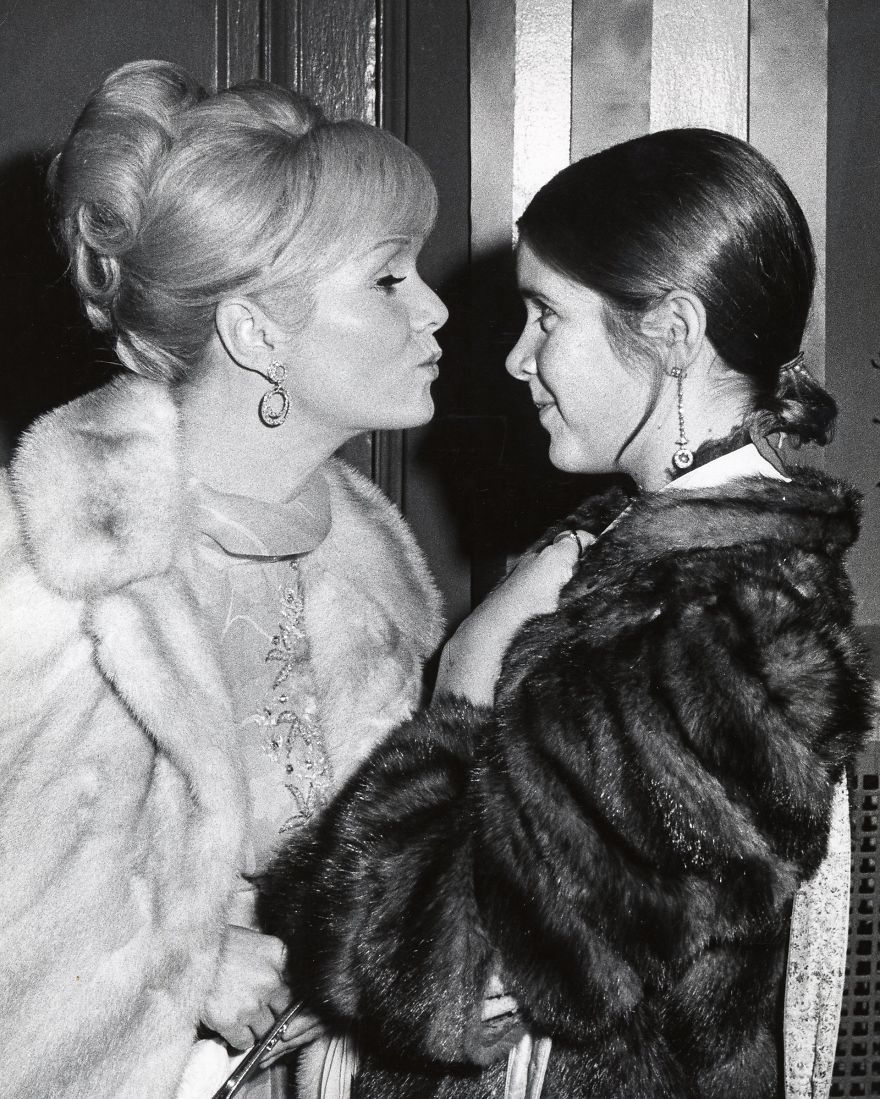Carrie Fisher & Debbie Reynolds Growing Up Together In 31 Touching Vintage Photos Carrie Fisher & Debbie Reynolds Growing Up Together In 31 Touching Vintage Photos