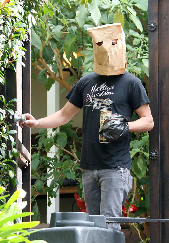 79 Brilliant Celebrity Reactions To Paparazzi Who Won’t Stop Following Them 79 Brilliant Celebrity Reactions To Paparazzi Who Won’t Stop Following Them