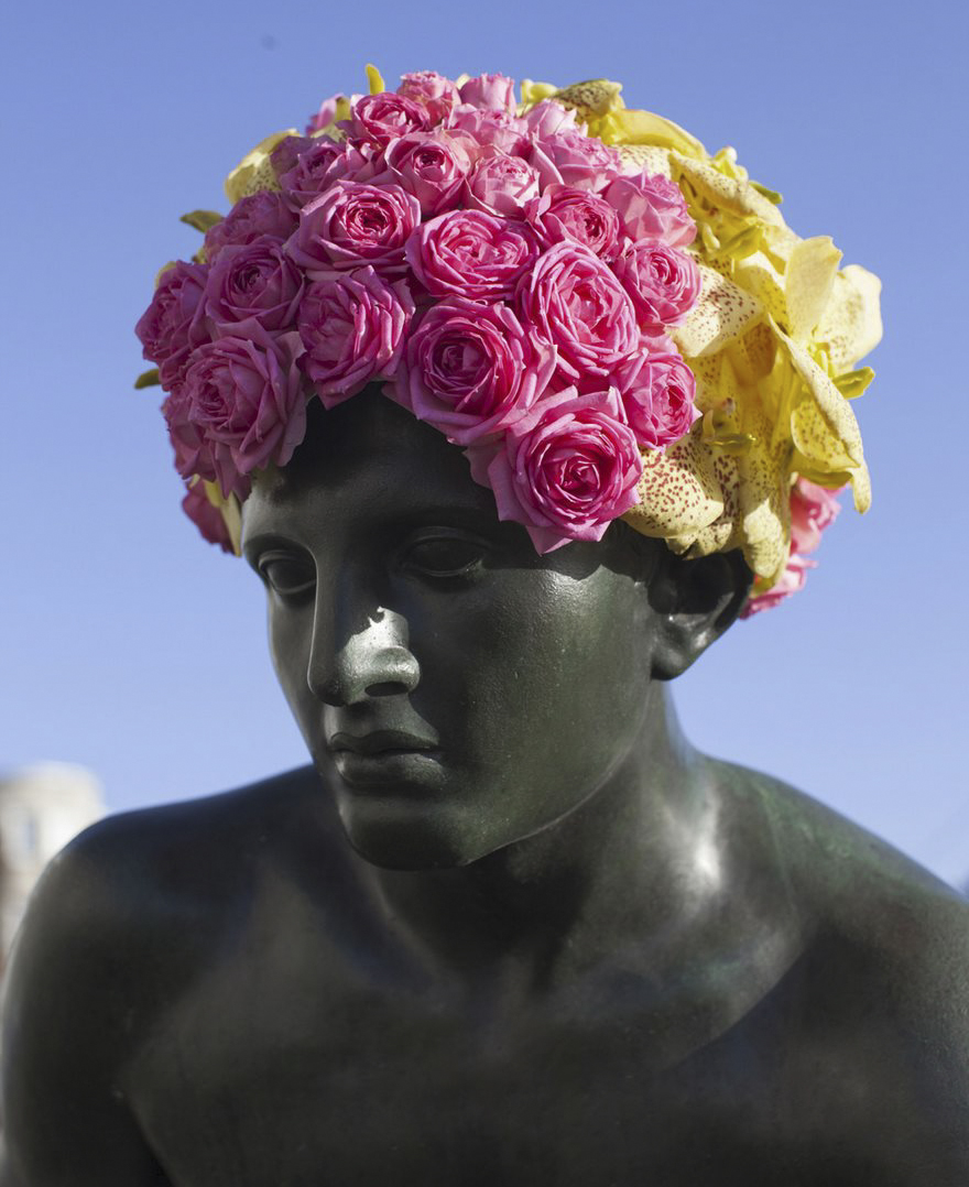 Florist Decorates Statues With Flower Beards And Crowns To Remind About Forgotten Monuments Florist Decorates Statues With Flower Beards And Crowns To Remind About Forgotten Monuments