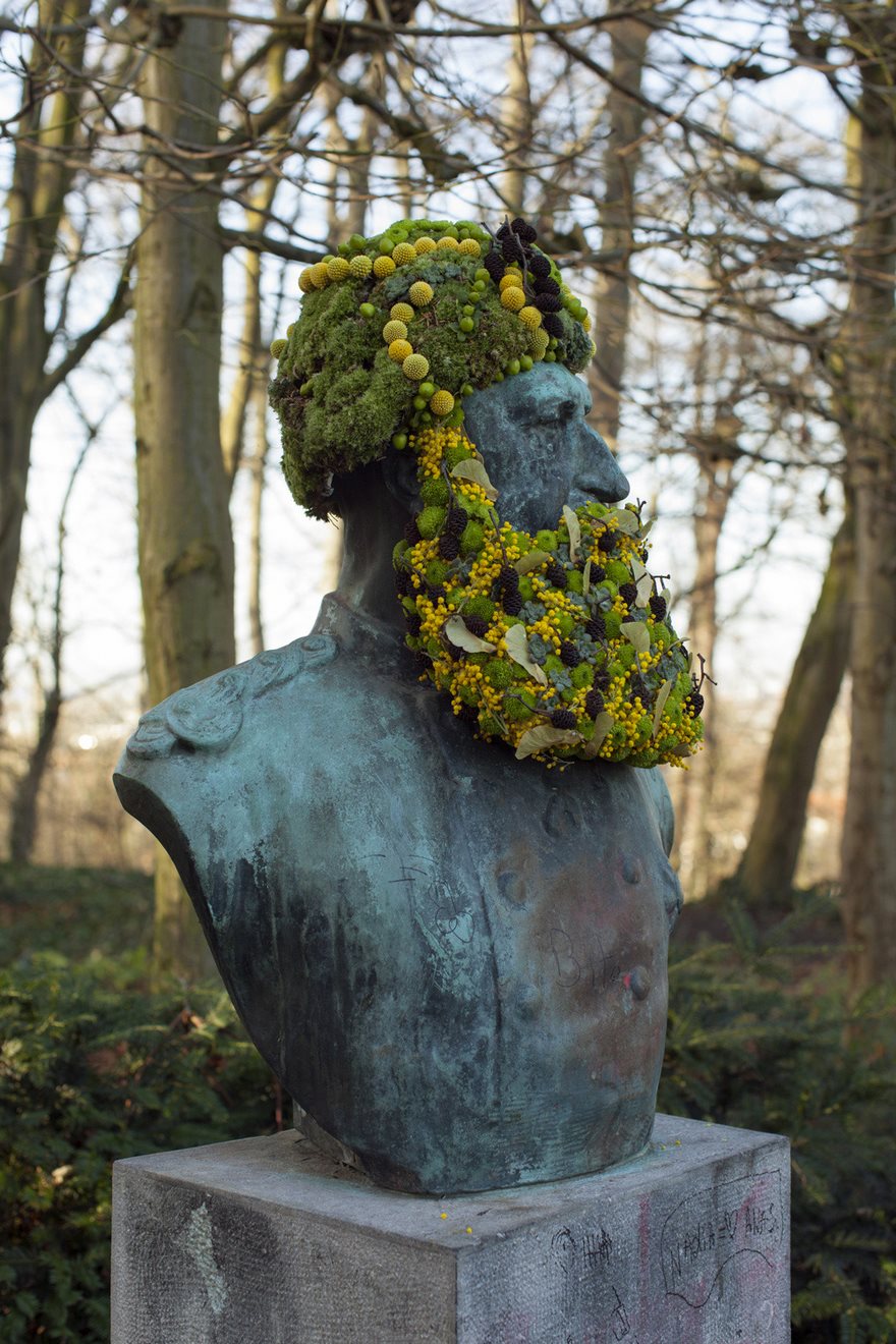 Florist Decorates Statues With Flower Beards And Crowns To Remind About Forgotten Monuments Florist Decorates Statues With Flower Beards And Crowns To Remind About Forgotten Monuments