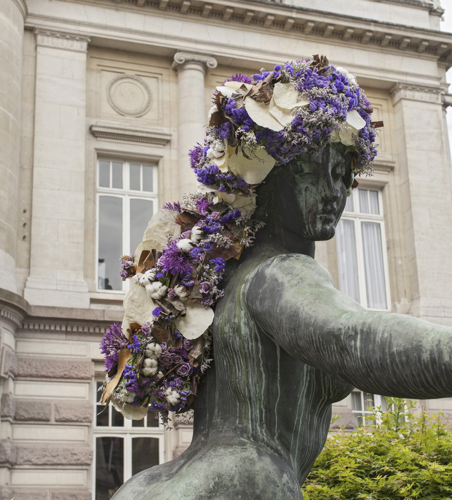 Florist Decorates Statues With Flower Beards And Crowns To Remind About Forgotten Monuments Florist Decorates Statues With Flower Beards And Crowns To Remind About Forgotten Monuments