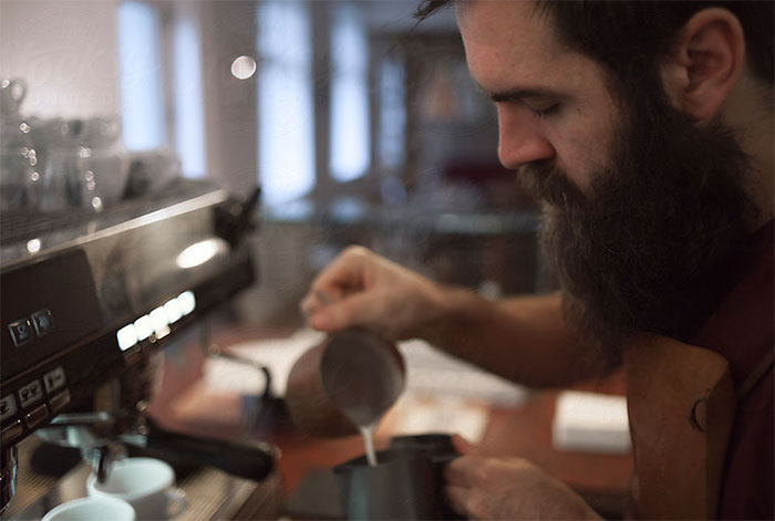 When This Girl Asked Out A Barista, A Customer Secretly Live Tweeted Their Conversation When This Girl Asked Out A Barista, A Customer Secretly Live Tweeted Their Conversation