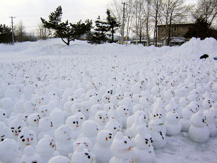 92 Hilariously Creative Snowmen That Would Make Calvin And Hobbes Proud
