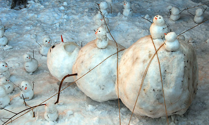 92 Hilariously Creative Snowmen That Would Make Calvin And Hobbes Proud