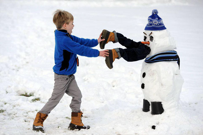 92 Hilariously Creative Snowmen That Would Make Calvin And Hobbes Proud