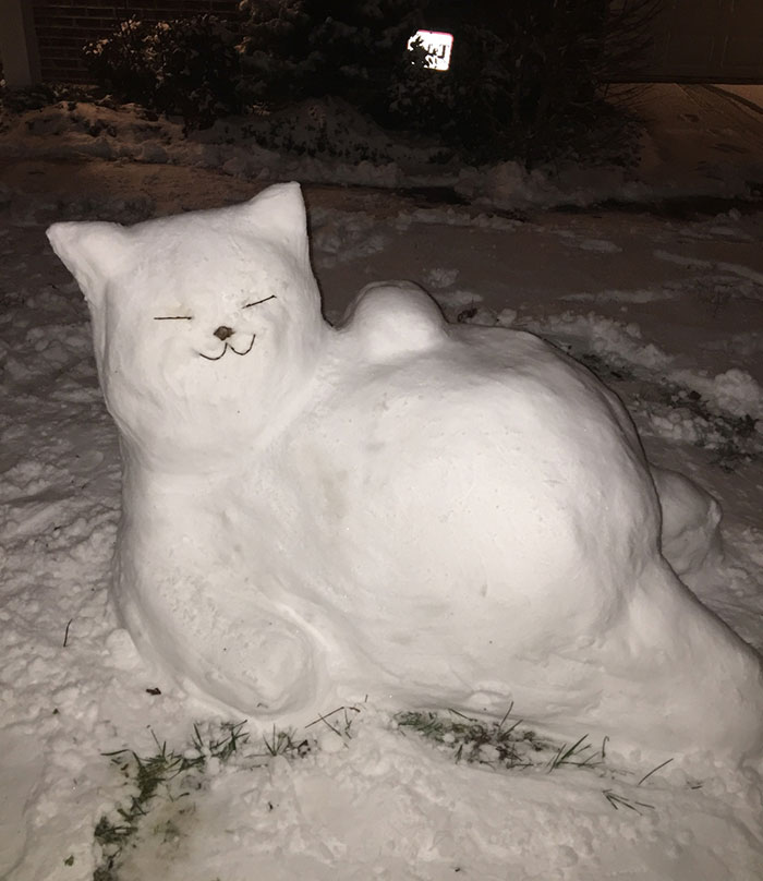 92 Hilariously Creative Snowmen That Would Make Calvin And Hobbes Proud