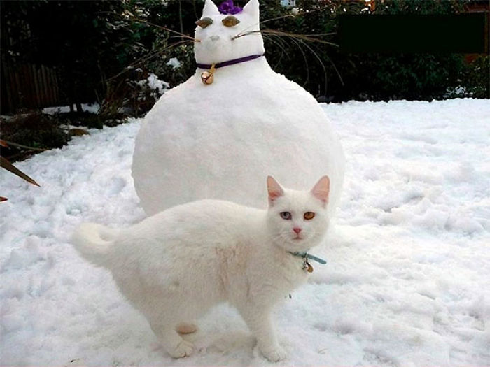 92 Hilariously Creative Snowmen That Would Make Calvin And Hobbes Proud