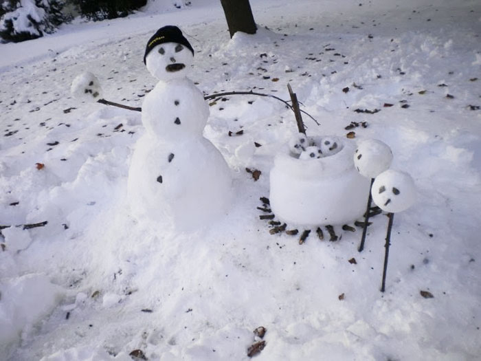 92 Hilariously Creative Snowmen That Would Make Calvin And Hobbes Proud