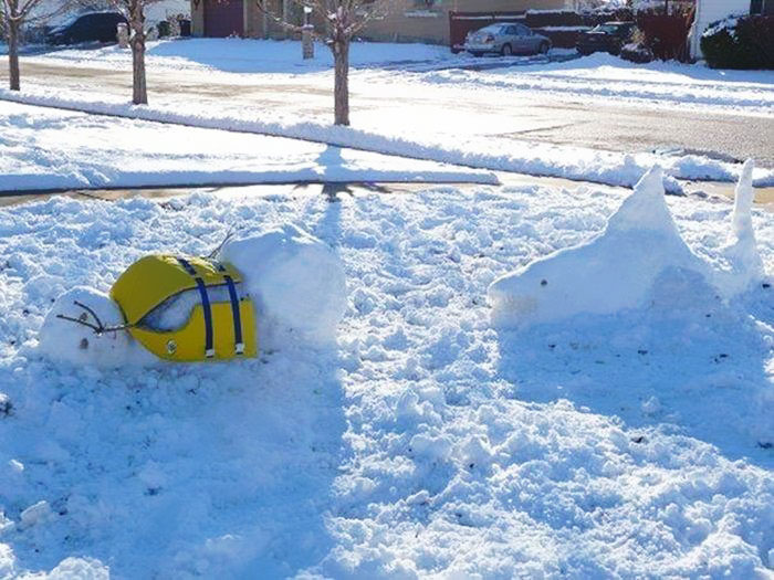 92 Hilariously Creative Snowmen That Would Make Calvin And Hobbes Proud