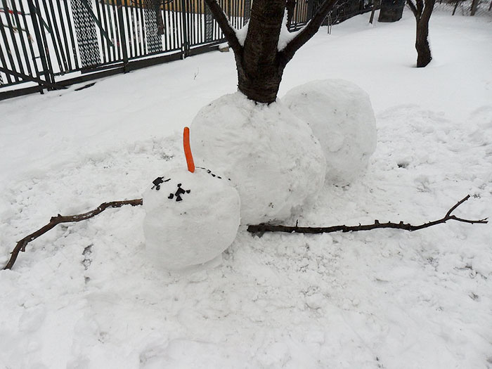 92 Hilariously Creative Snowmen That Would Make Calvin And Hobbes Proud