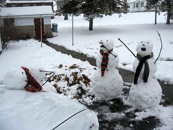 92 Hilariously Creative Snowmen That Would Make Calvin And Hobbes Proud