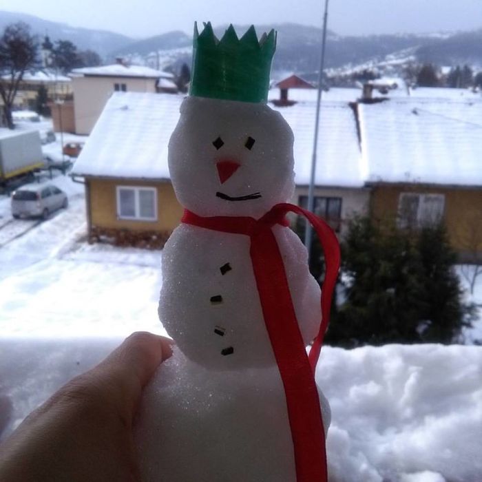 92 Hilariously Creative Snowmen That Would Make Calvin And Hobbes Proud