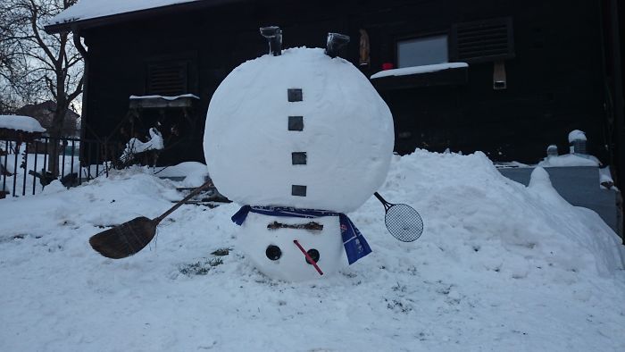 92 Hilariously Creative Snowmen That Would Make Calvin And Hobbes Proud
