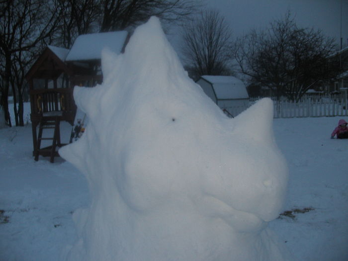 92 Hilariously Creative Snowmen That Would Make Calvin And Hobbes Proud