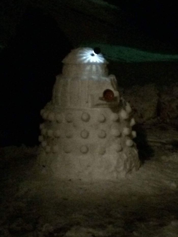 92 Hilariously Creative Snowmen That Would Make Calvin And Hobbes Proud