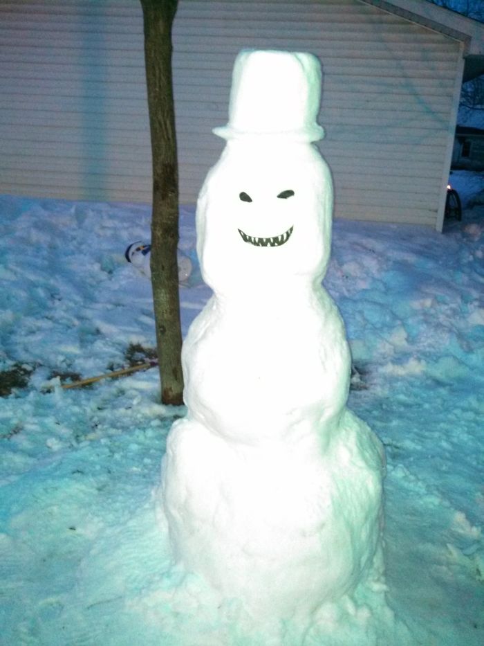 92 Hilariously Creative Snowmen That Would Make Calvin And Hobbes Proud