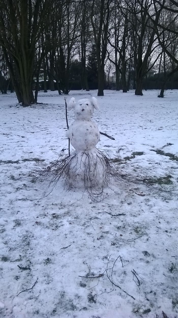 92 Hilariously Creative Snowmen That Would Make Calvin And Hobbes Proud
