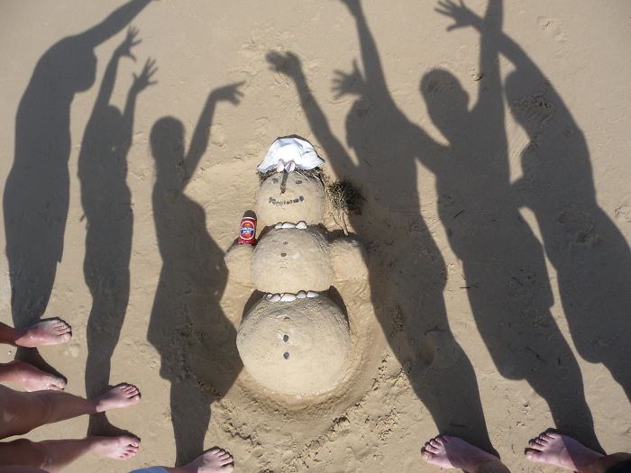 92 Hilariously Creative Snowmen That Would Make Calvin And Hobbes Proud