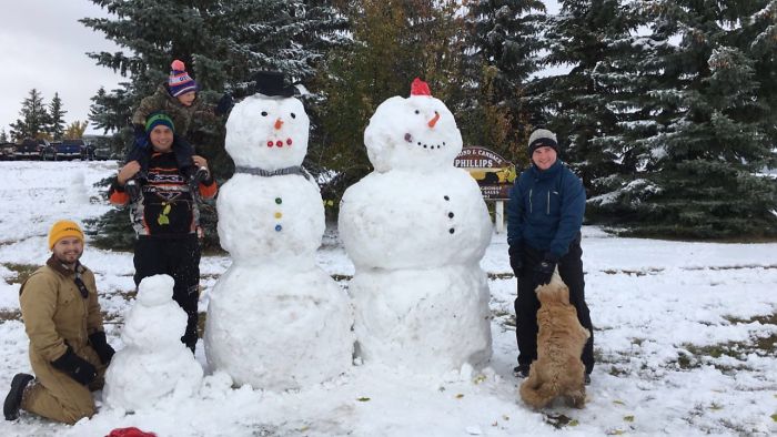 92 Hilariously Creative Snowmen That Would Make Calvin And Hobbes Proud