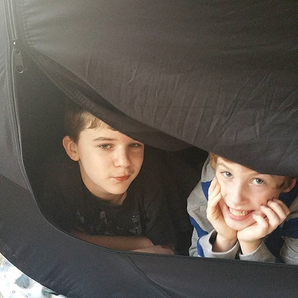 “Privacy Bed” That Converts Into A Fort Is A Dream Come True For People With Anxiety