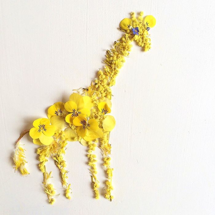 This Artist Turns Flowers Into Paintings This Artist Turns Flowers Into Paintings