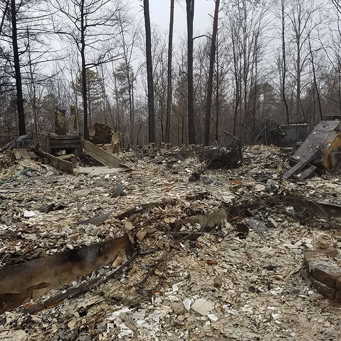 Family Devastated After Finding Their Home Destroyed By Wildfire, But Then See Their Pet Pig Waiting For Them Family Devastated After Finding Their Home Destroyed By Wildfire, But Then See Their Pet Pig Waiting For Them