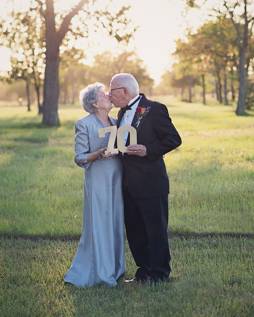 Couple Waits 70 Years To Take Their Wedding Photos, And Love Is Still In The Air Couple Waits 70 Years To Take Their Wedding Photos, And Love Is Still In The Air