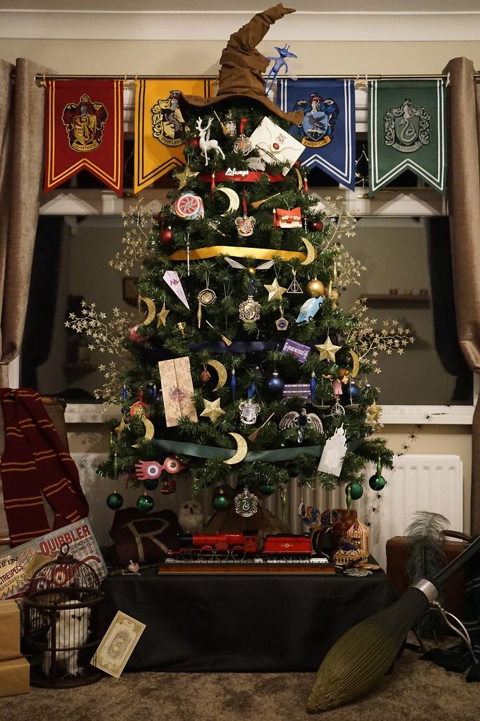 This Harry Potter Themed Christmas Tree Is A Feast For Potterheads