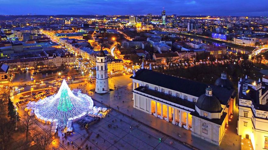 Unique Christmas Tree Illuminated By 50,000 Lightbulbs Opens Festive Season In Vilnius Unique Christmas Tree Illuminated By 50,000 Lightbulbs Opens Festive Season In Vilnius
