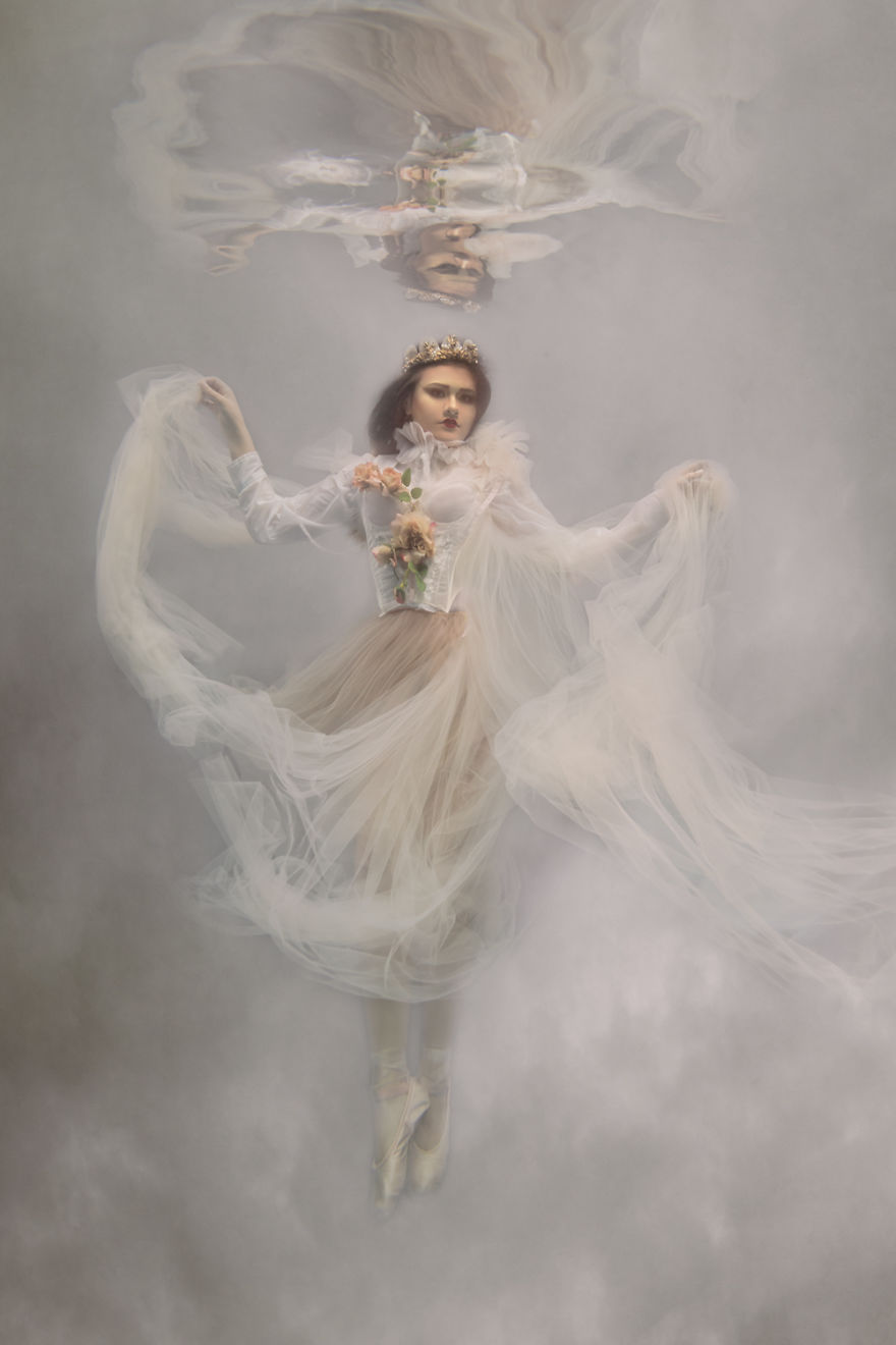 I Shoot Dramatic Underwater Portraits That Are Reflective Of Overcoming Troubles In My Life
