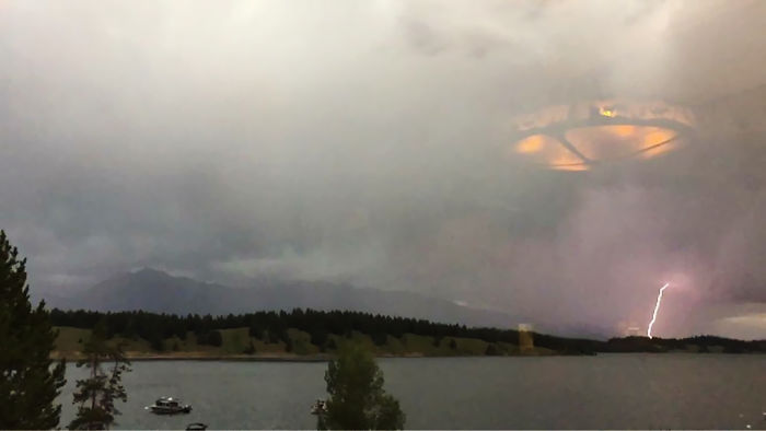 84 Reflections That Will Mess With Your Head 84 Reflections That Will Mess With Your Head