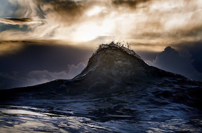 Breathtaking Wave Photos By Lloyd Meudell Look Like Mountains