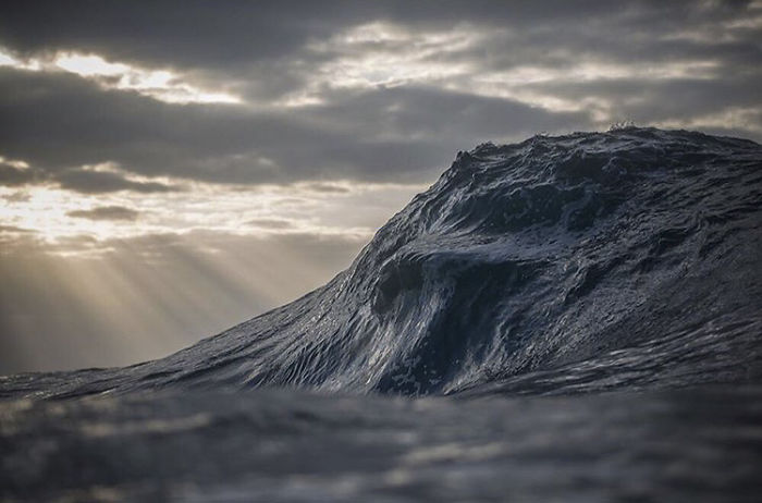 Breathtaking Wave Photos By Lloyd Meudell Look Like Mountains