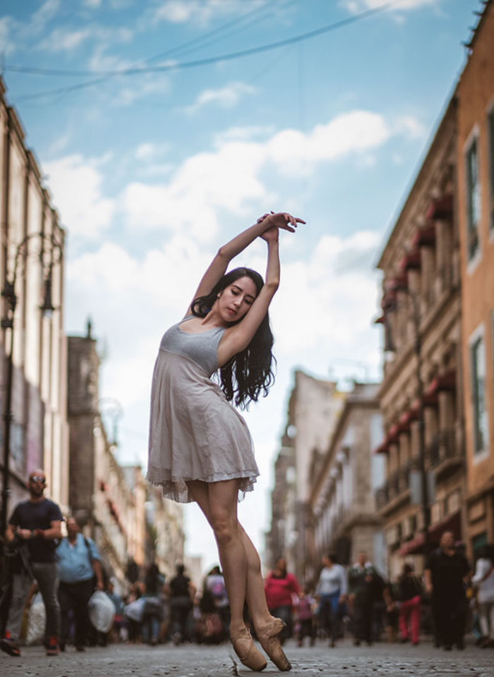 Photographer Documents Dancers Practicing In The Streets Of Mexico City To Prove Trump Was Wrong