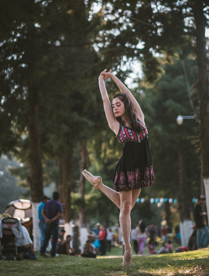 Photographer Documents Dancers Practicing In The Streets Of Mexico City To Prove Trump Was Wrong