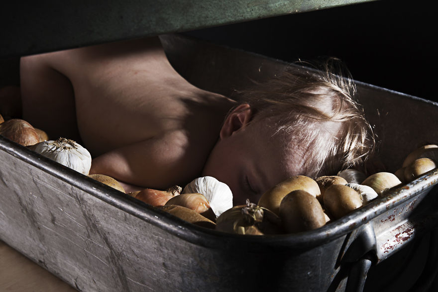 Photographer Portrays Humans As Animals To Raise Awareness About Mass Meat Consumption (NSFW) Photographer Portrays Humans As Animals To Raise Awareness About Mass Meat Consumption (NSFW)