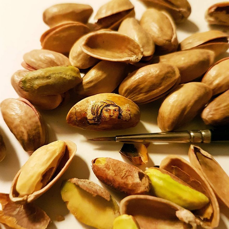 Turkish Artist Paints Unbelievably Tiny Paintings Onto Small Objects Turkish Artist Paints Unbelievably Tiny Paintings Onto Small Objects