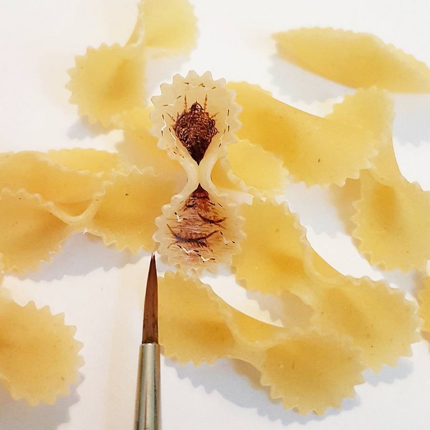 Turkish Artist Paints Unbelievably Tiny Paintings Onto Small Objects Turkish Artist Paints Unbelievably Tiny Paintings Onto Small Objects