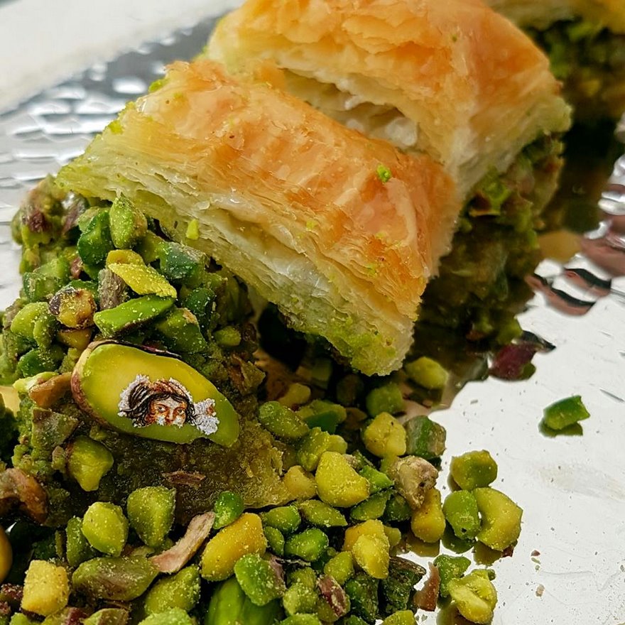 Turkish Artist Paints Unbelievably Tiny Paintings Onto Small Objects Turkish Artist Paints Unbelievably Tiny Paintings Onto Small Objects