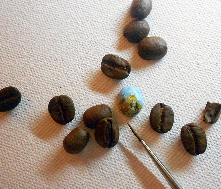 Turkish Artist Paints Unbelievably Tiny Paintings Onto Small Objects Turkish Artist Paints Unbelievably Tiny Paintings Onto Small Objects