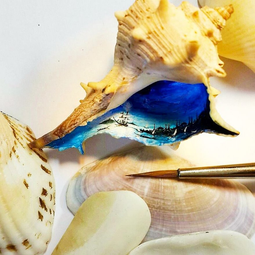 Turkish Artist Paints Unbelievably Tiny Paintings Onto Small Objects Turkish Artist Paints Unbelievably Tiny Paintings Onto Small Objects