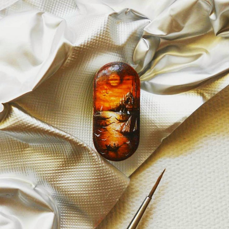 Turkish Artist Paints Unbelievably Tiny Paintings Onto Small Objects Turkish Artist Paints Unbelievably Tiny Paintings Onto Small Objects