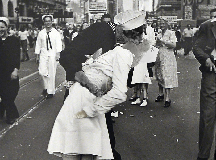 Puppy Kissing A Fish Inspires A Hilarious Photoshop Battle (30 Pics)