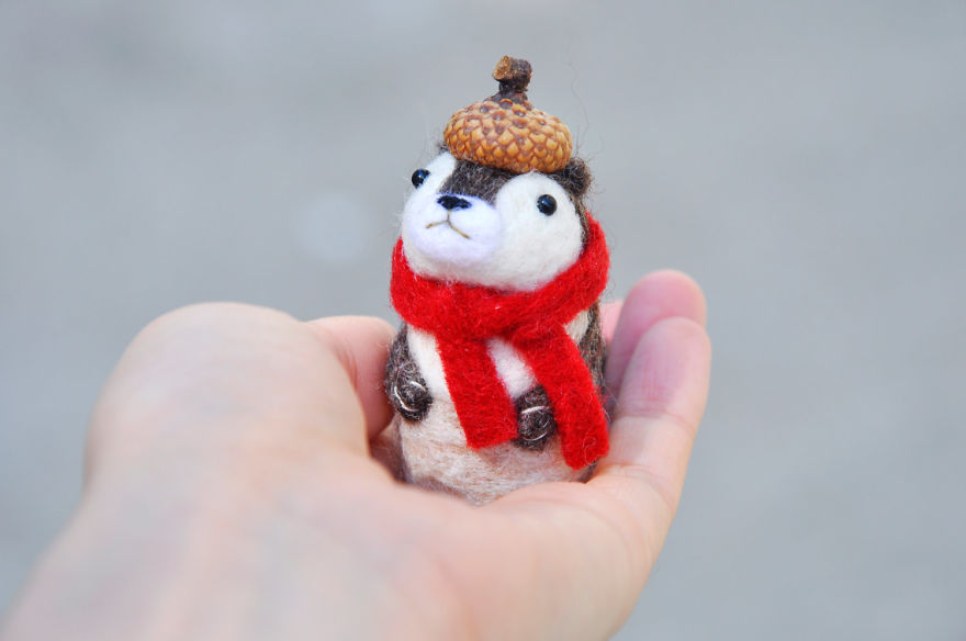 I Make Needle Felted Animal Ornaments Wearing Tiny Acorn Berets I Make Needle Felted Animal Ornaments Wearing Tiny Acorn Berets